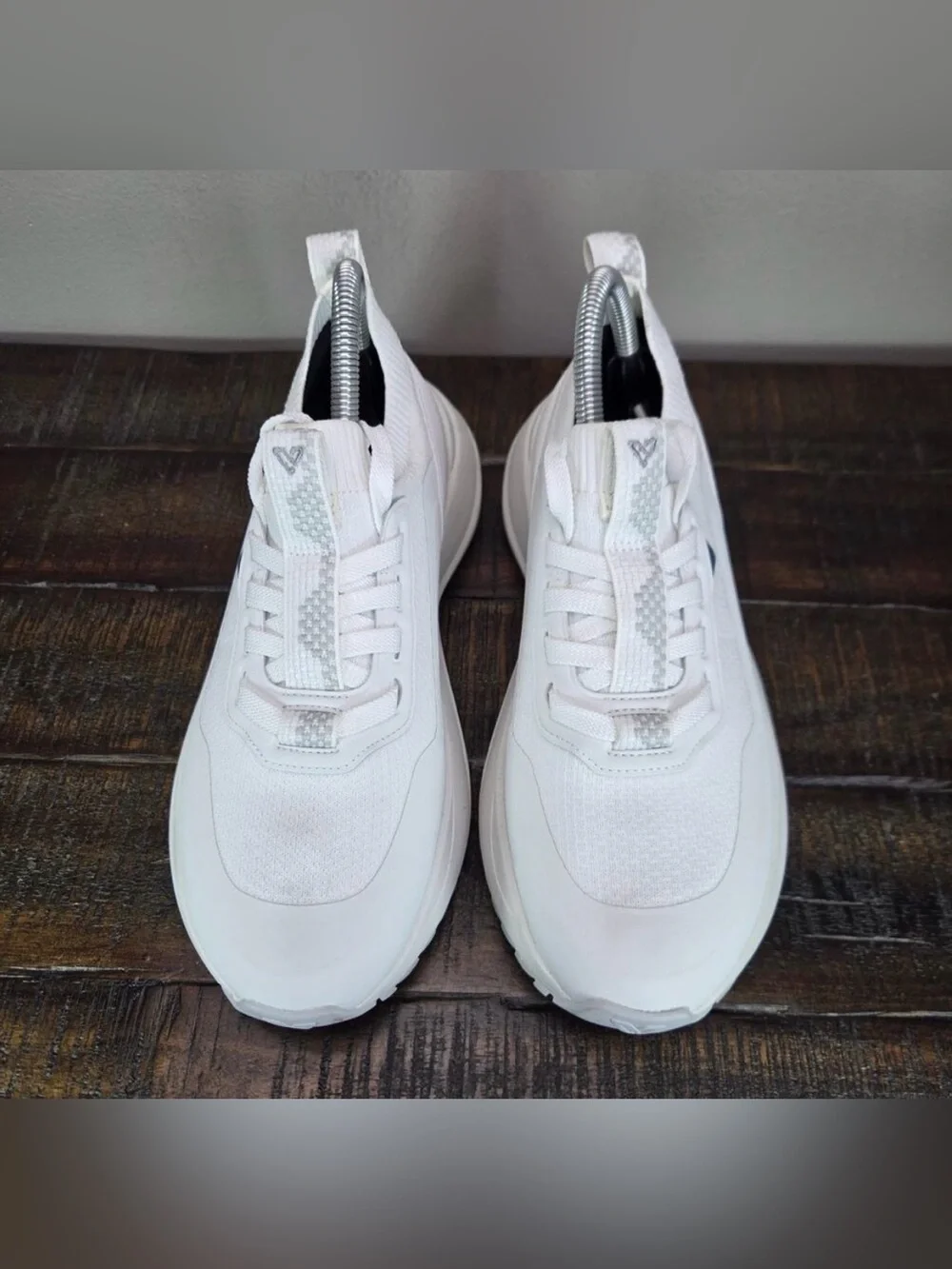 EUC Vessi - Stormburst Lowtop Womens Waterproof Shoes in White - Size 7